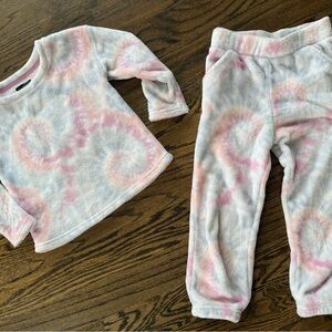 Tie-Dye Lounge Set or Pajamas for Kids * Like New